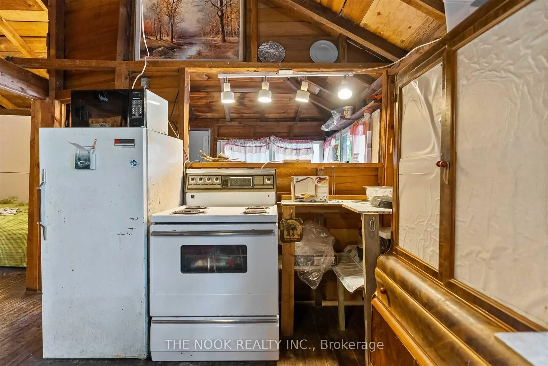 Photo 6 of 1140 Pine Path, Frontenac, Frontenac North — HOMEH