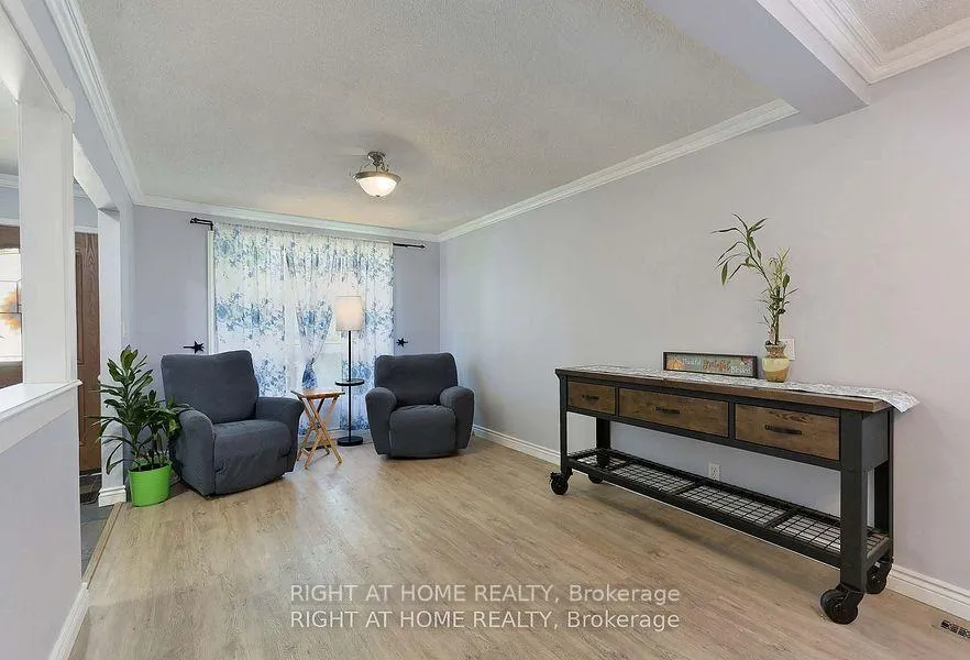 Photo 2 of 884 Southgate Drive S, Oshawa, Donevan — HOMEH