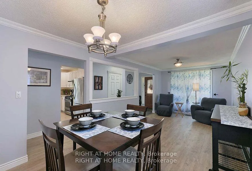 Photo 3 of 884 Southgate Drive S, Oshawa, Donevan — HOMEH