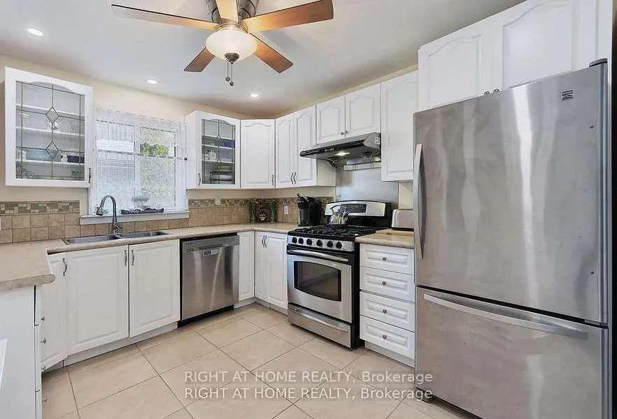 Photo 4 of 884 Southgate Drive S, Oshawa, Donevan — HOMEH