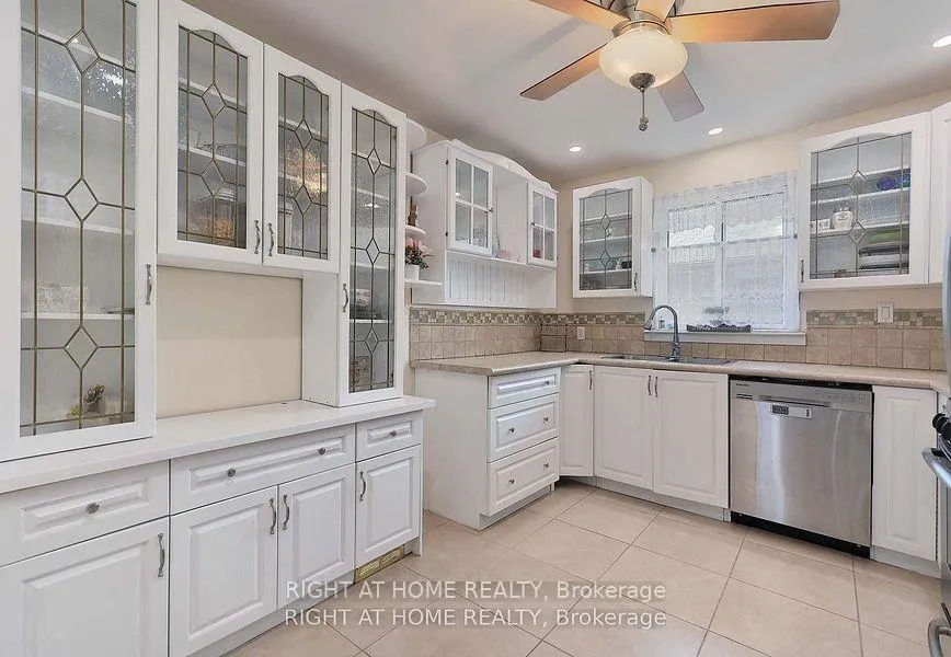 Photo 5 of 884 Southgate Drive S, Oshawa, Donevan — HOMEH