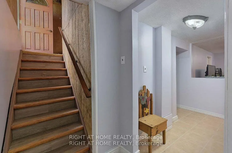 Photo 7 of 884 Southgate Drive S, Oshawa, Donevan — HOMEH