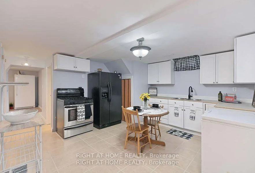 Photo 9 of 884 Southgate Drive S, Oshawa, Donevan — HOMEH