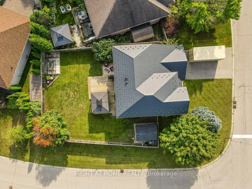 Photo 1 of 210 Dundas Street W, Brant, Paris — HOMEH