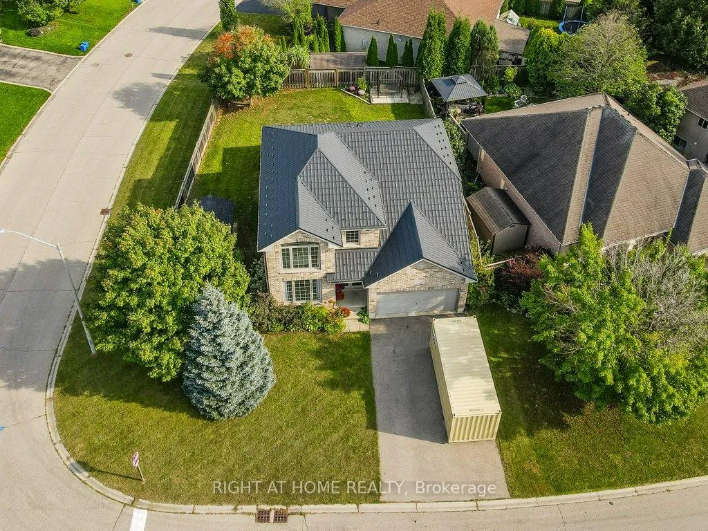 Photo 2 of 210 Dundas Street W, Brant, Paris — HOMEH