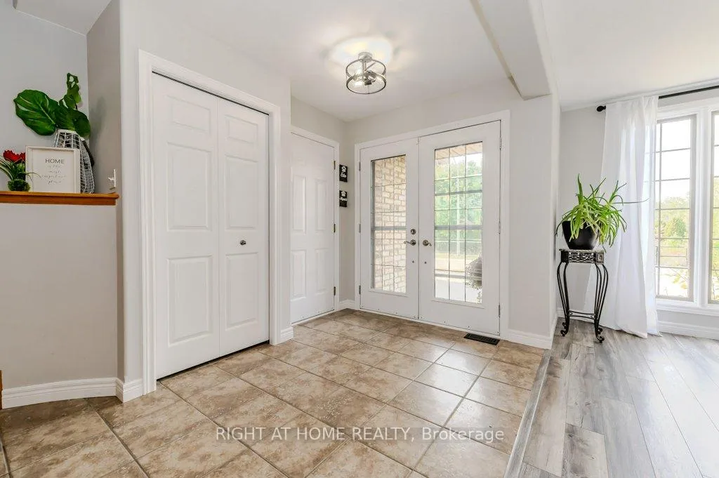 Photo 6 of 210 Dundas Street W, Brant, Paris — HOMEH
