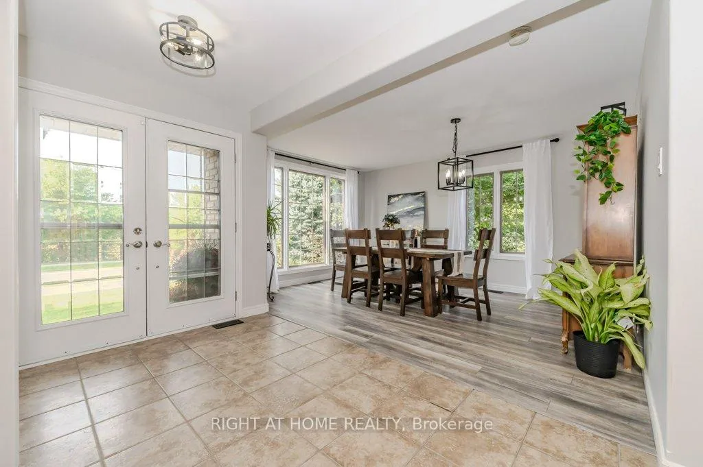 Photo 7 of 210 Dundas Street W, Brant, Paris — HOMEH