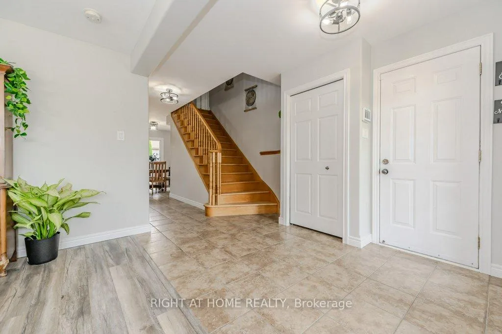 Photo 9 of 210 Dundas Street W, Brant, Paris — HOMEH