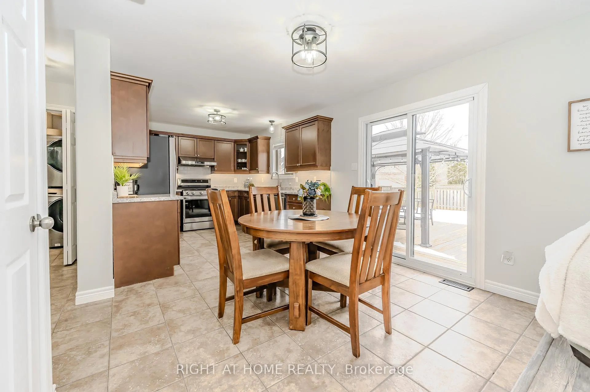 Photo 10 of 210 Dundas Street W, Brant, Paris — HOMEH