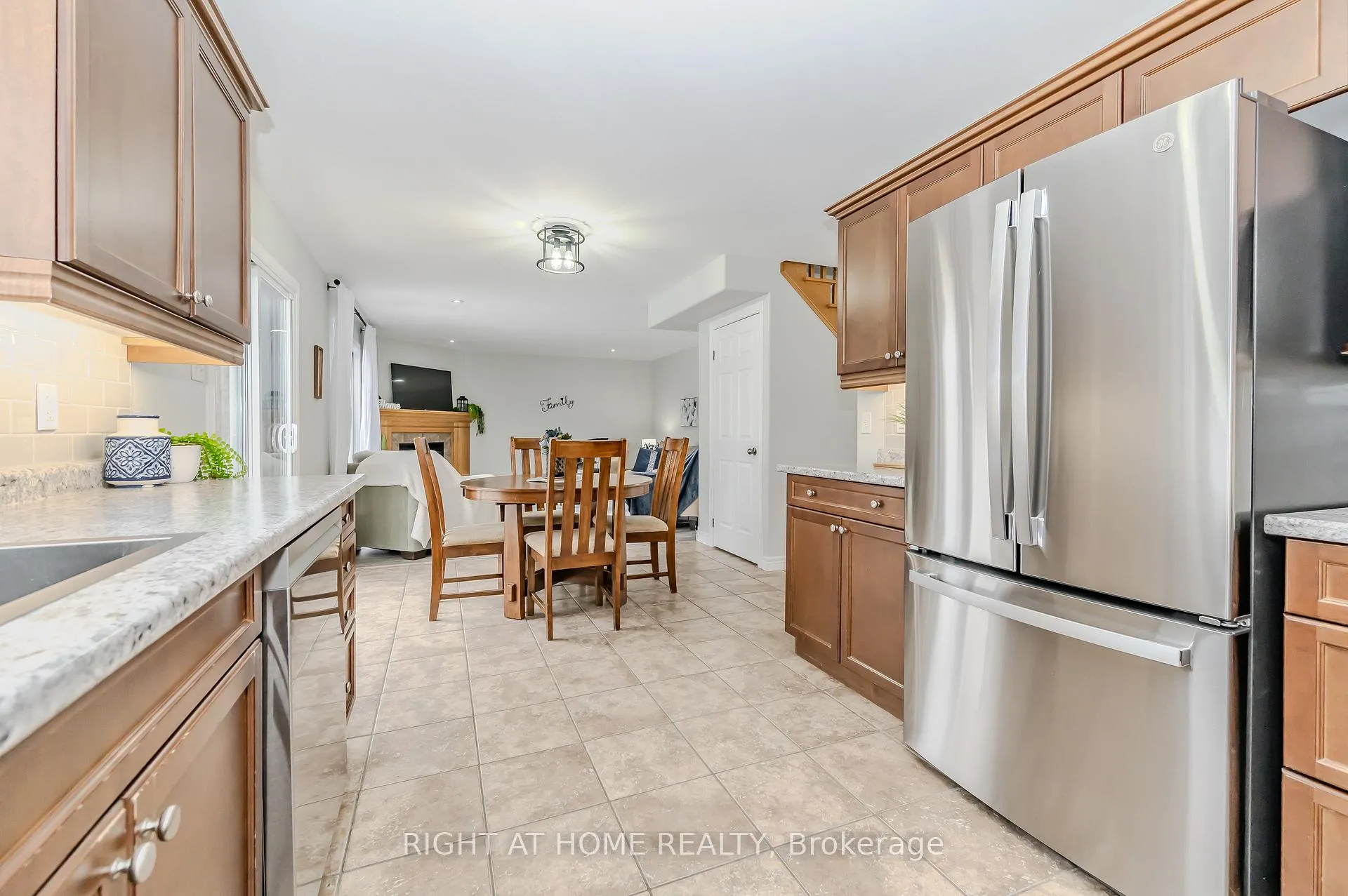 Photo 12 of 210 Dundas Street W, Brant, Paris — HOMEH