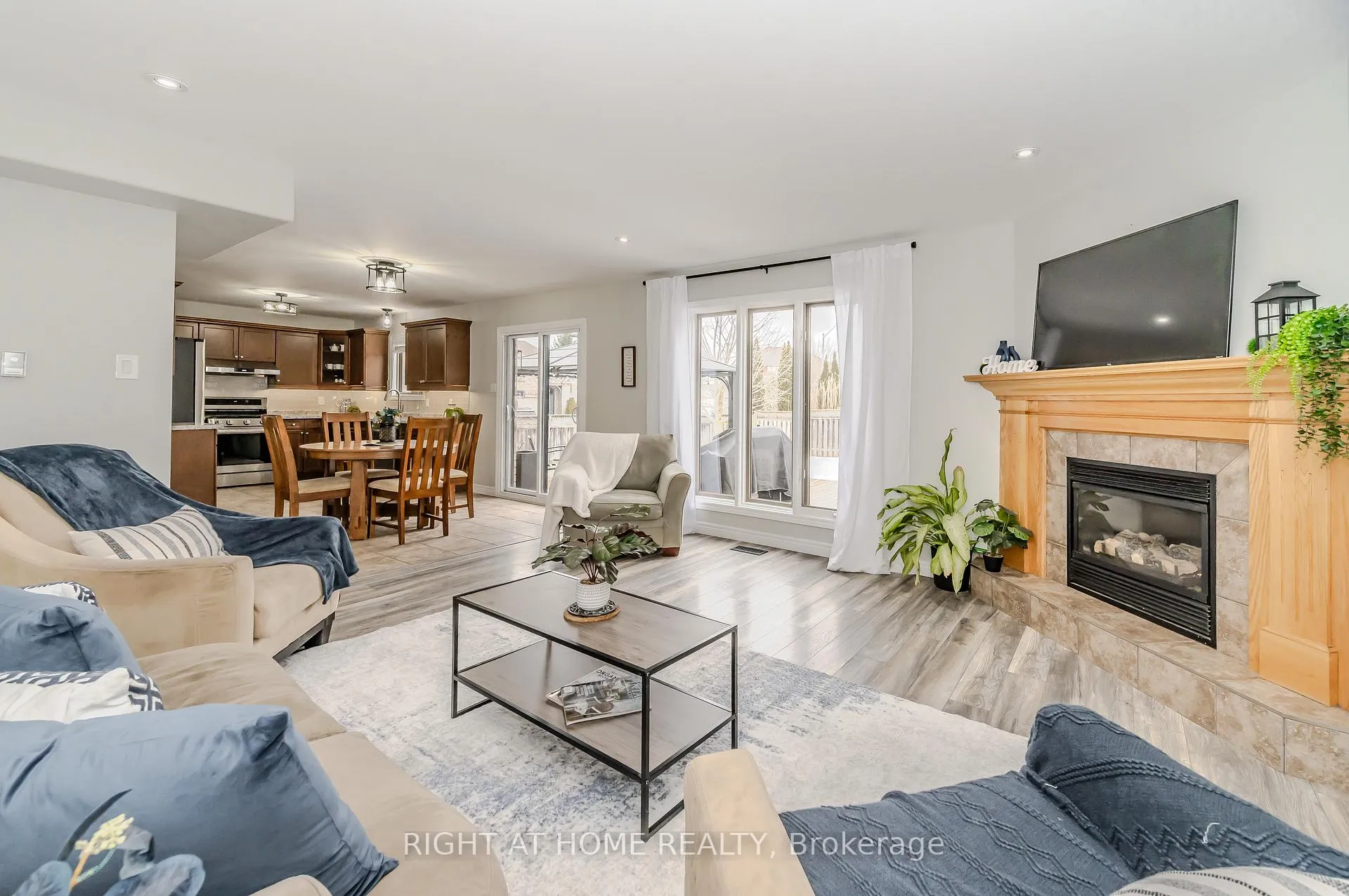 Photo 15 of 210 Dundas Street W, Brant, Paris — HOMEH