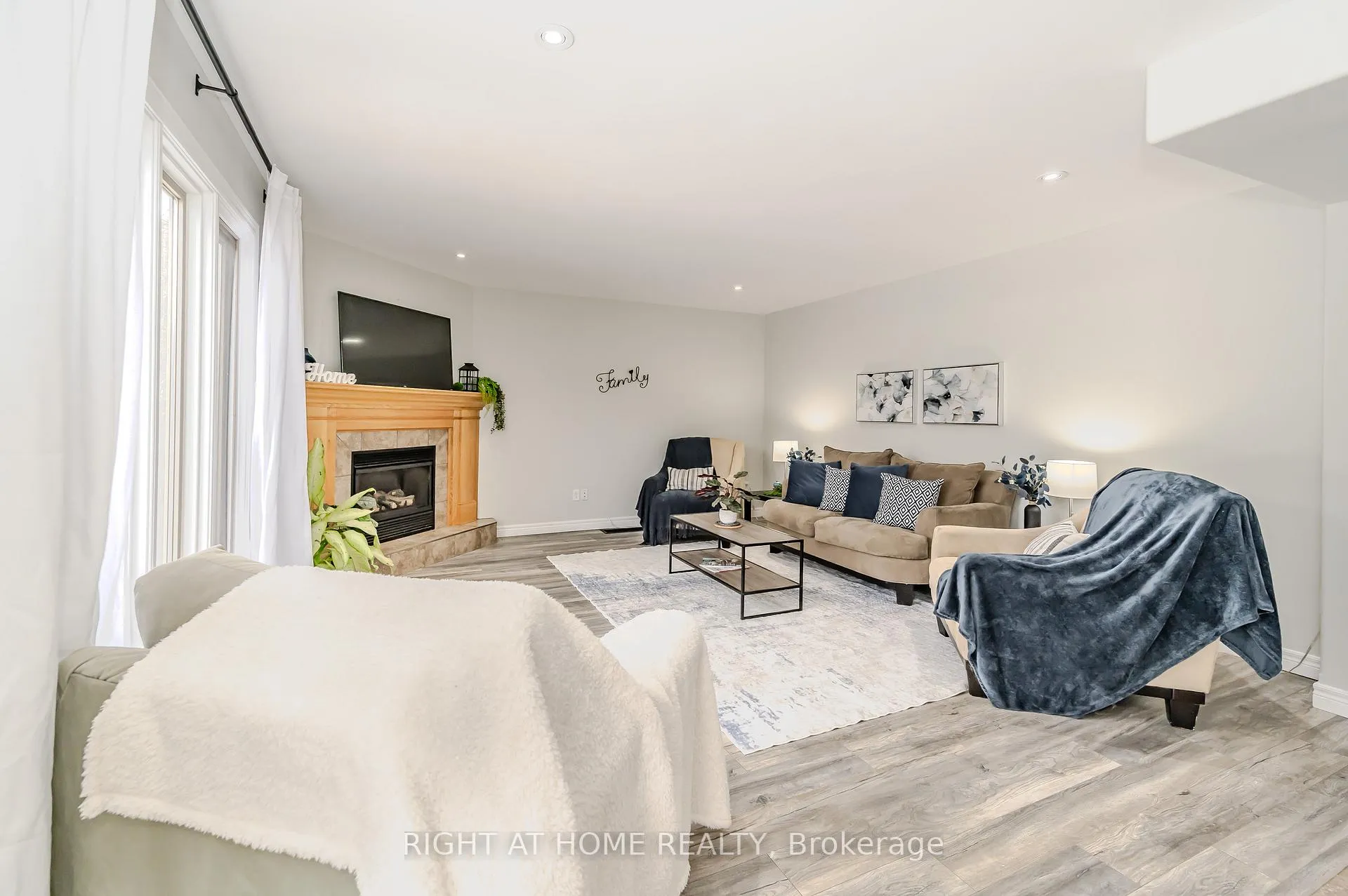Photo 16 of 210 Dundas Street W, Brant, Paris — HOMEH