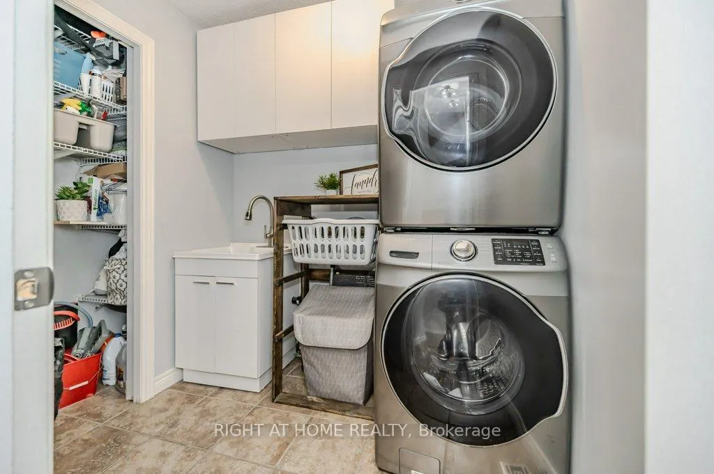 Photo 19 of 210 Dundas Street W, Brant, Paris — HOMEH