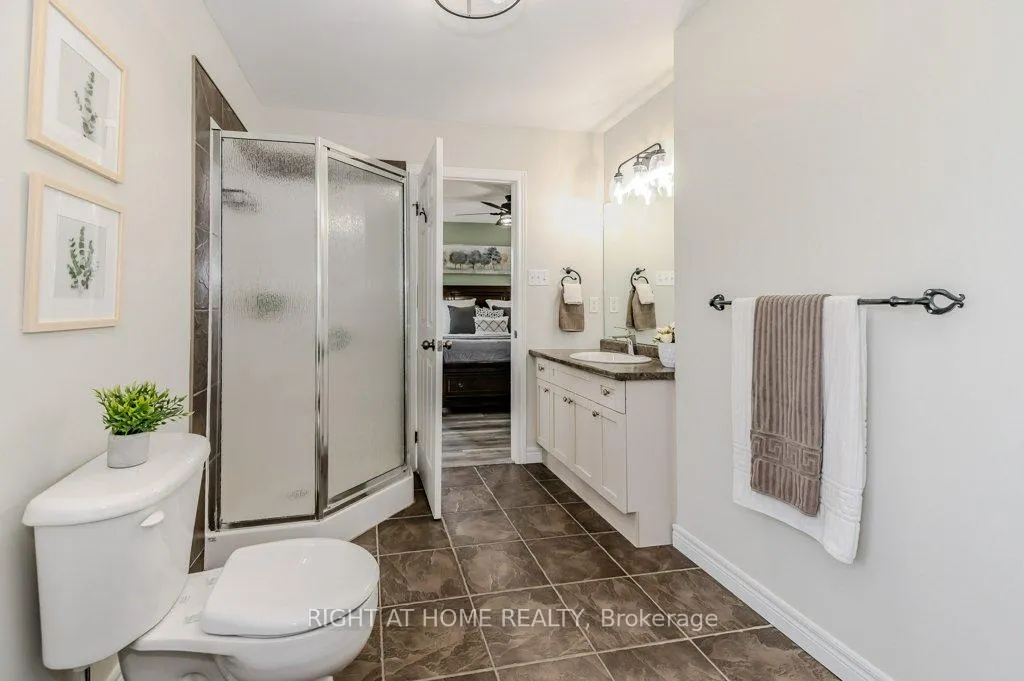 Photo 23 of 210 Dundas Street W, Brant, Paris — HOMEH