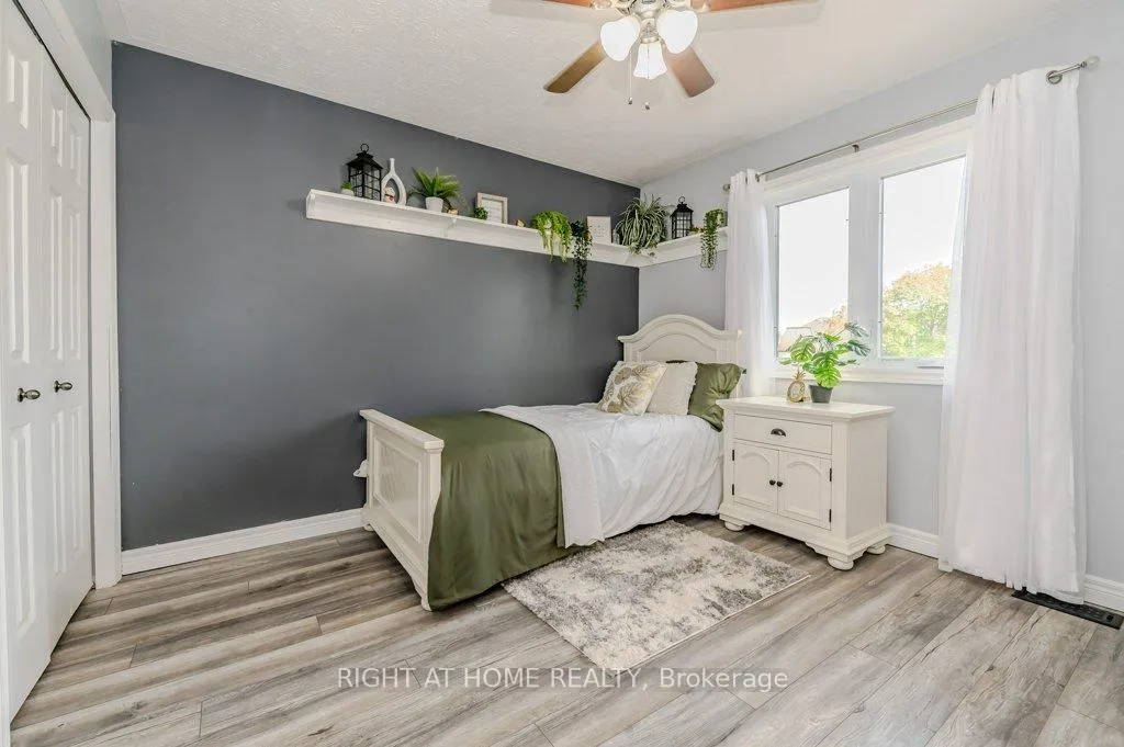 Photo 25 of 210 Dundas Street W, Brant, Paris — HOMEH