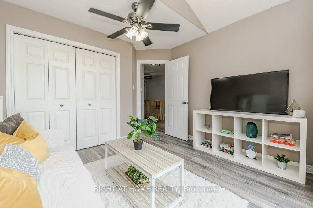Photo 29 of 210 Dundas Street W, Brant, Paris — HOMEH