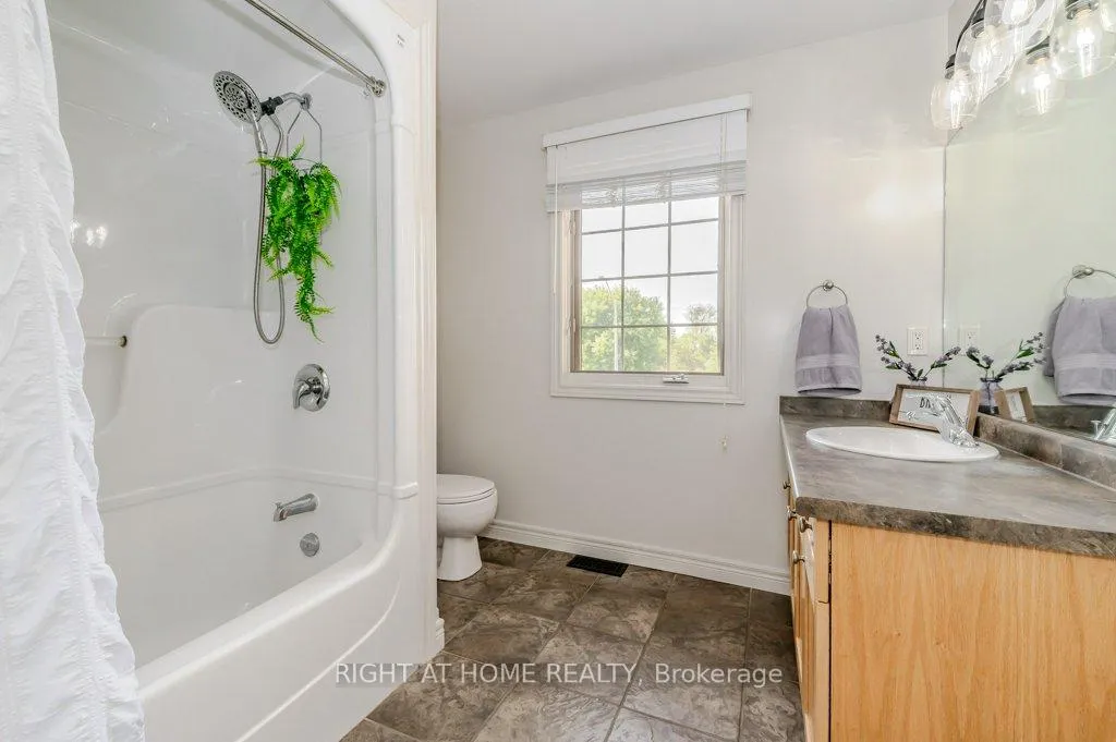 Photo 30 of 210 Dundas Street W, Brant, Paris — HOMEH