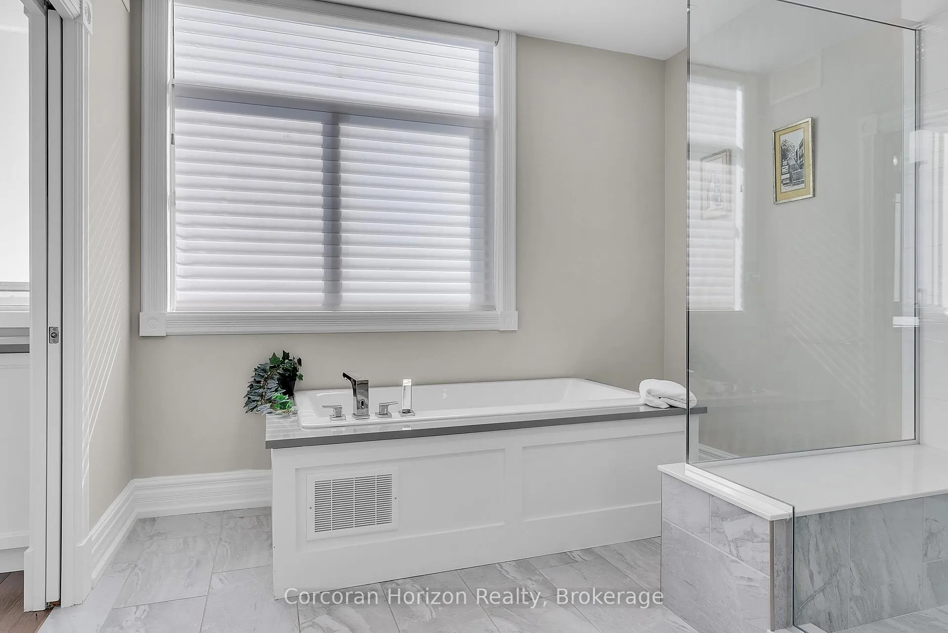 Photo 39 of Unit 1201, 1237 North Shore Boulevard E, Burlington, Brant — HOMEH