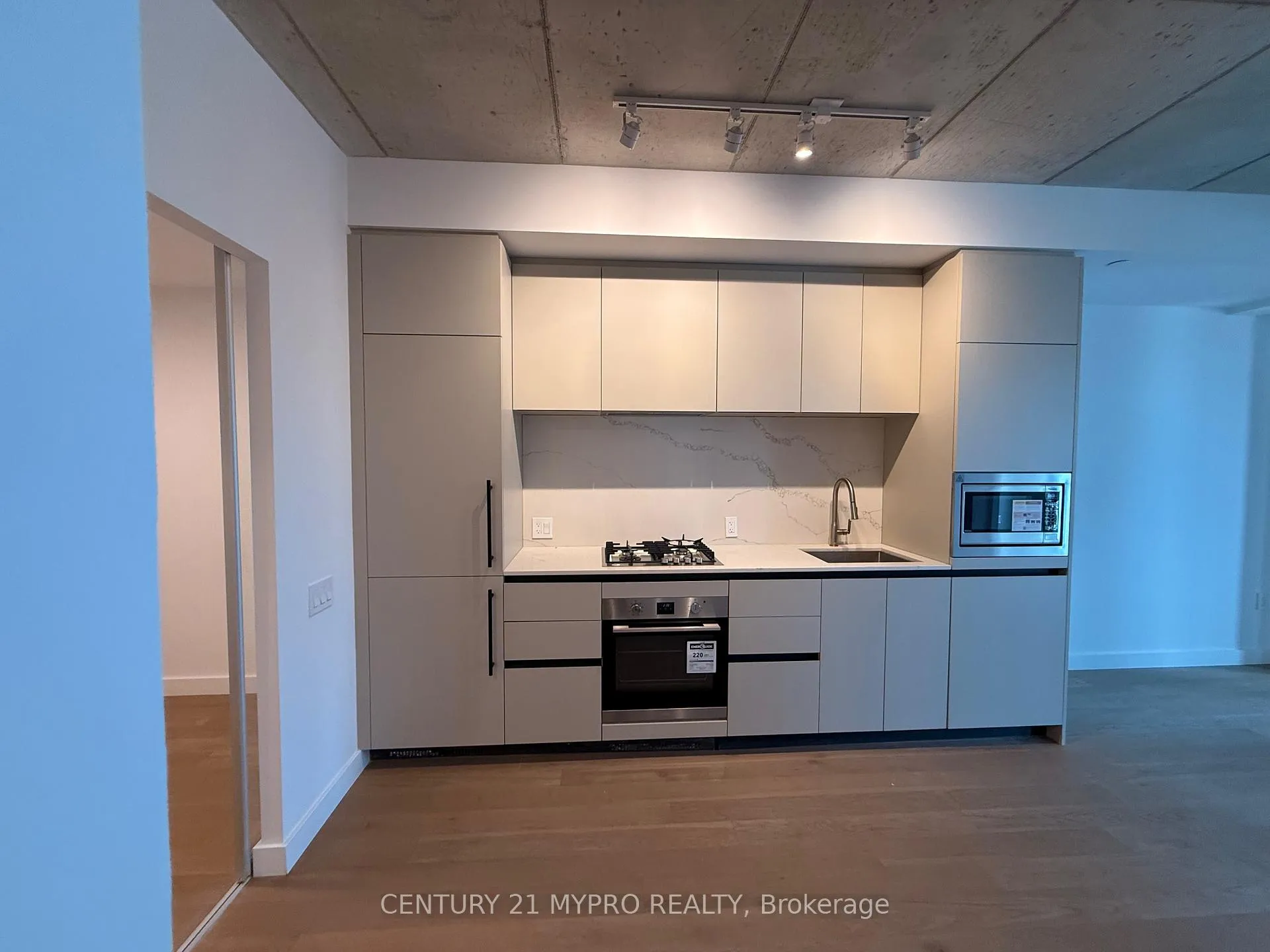 Photo 4 of Unit 426, 1720 Bayview Avenue, Toronto, Mount Pleasant East — HOMEH