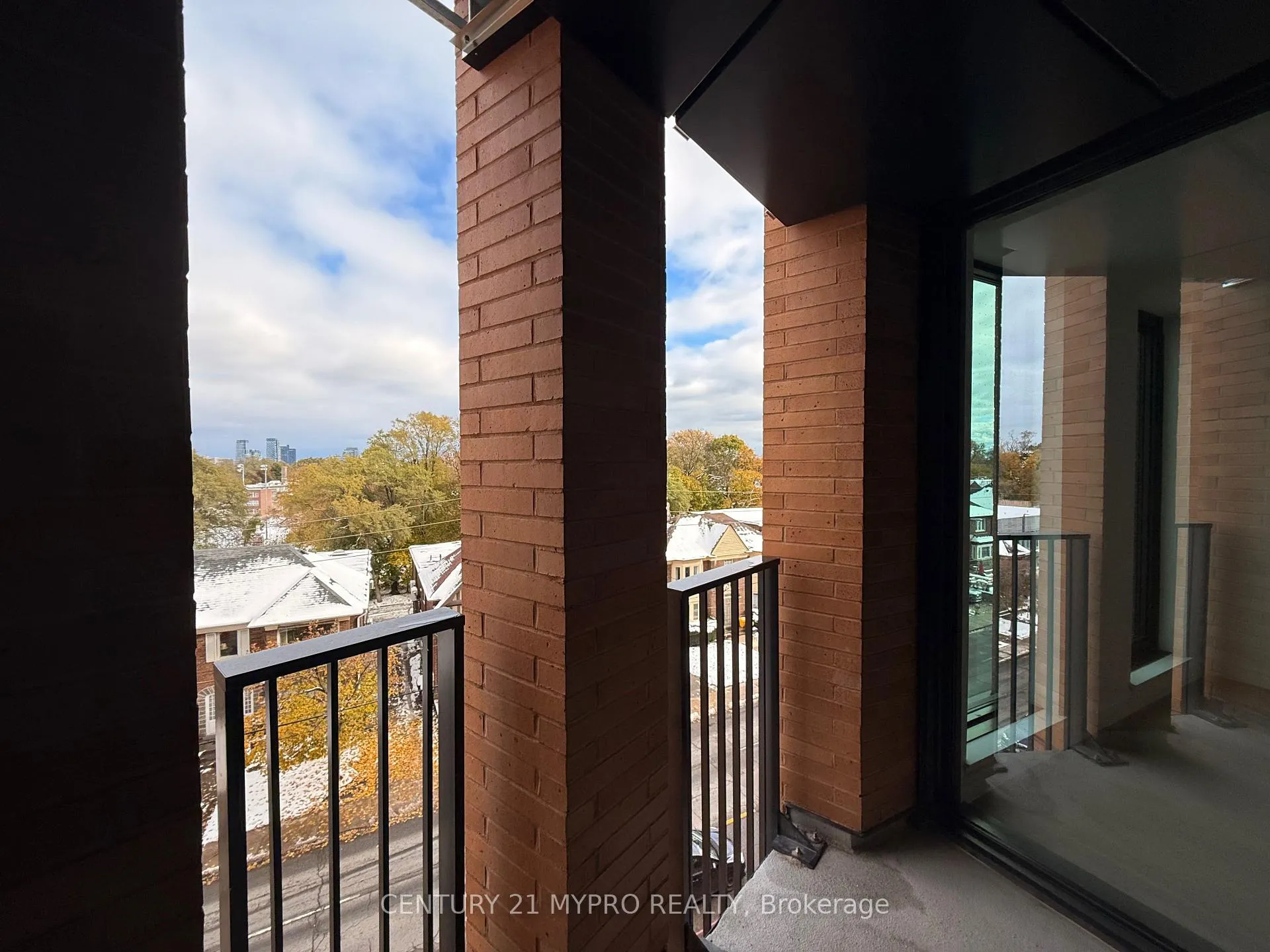 Photo 8 of Unit 426, 1720 Bayview Avenue, Toronto, Mount Pleasant East — HOMEH