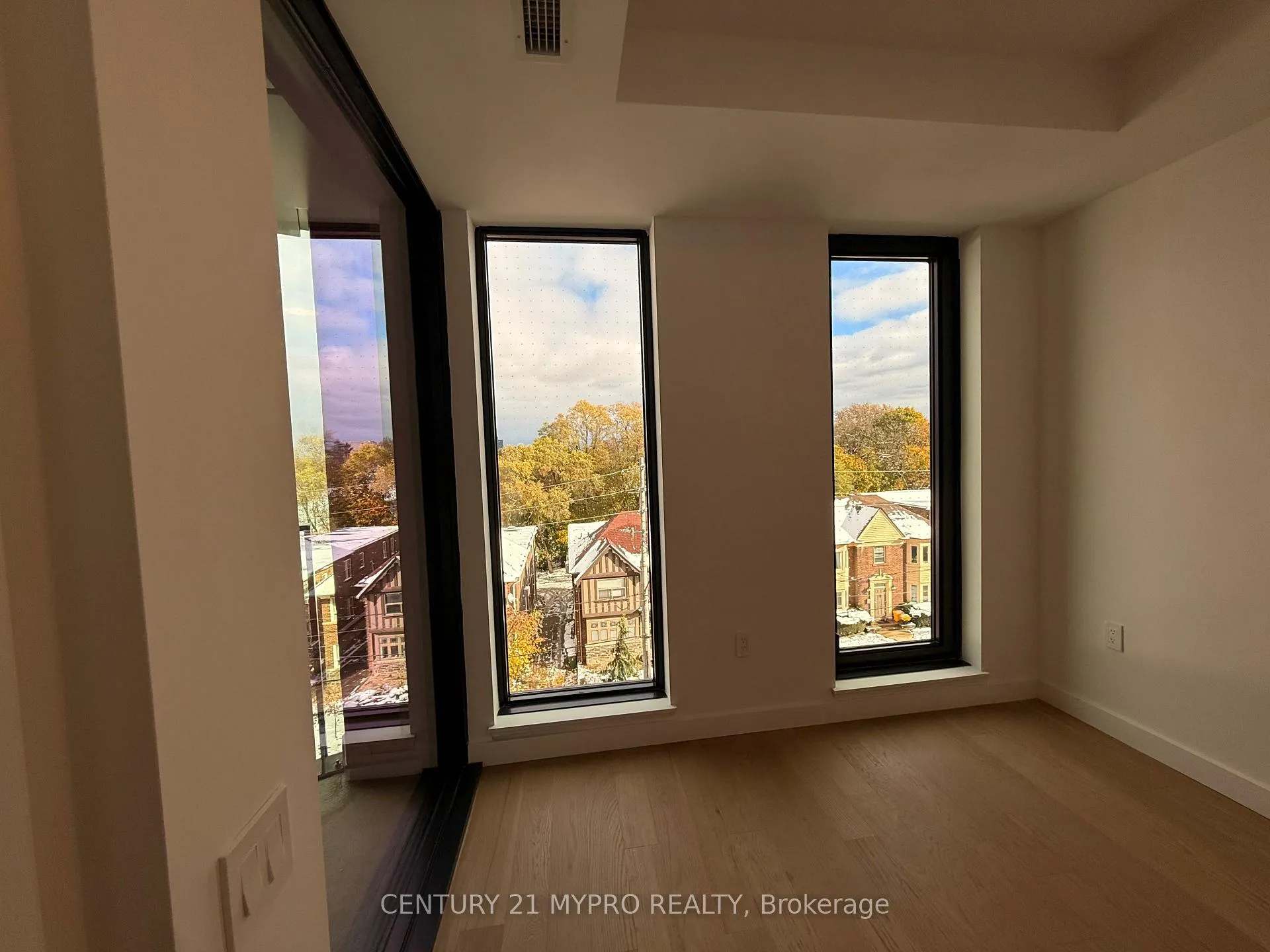 Photo 9 of Unit 426, 1720 Bayview Avenue, Toronto, Mount Pleasant East — HOMEH