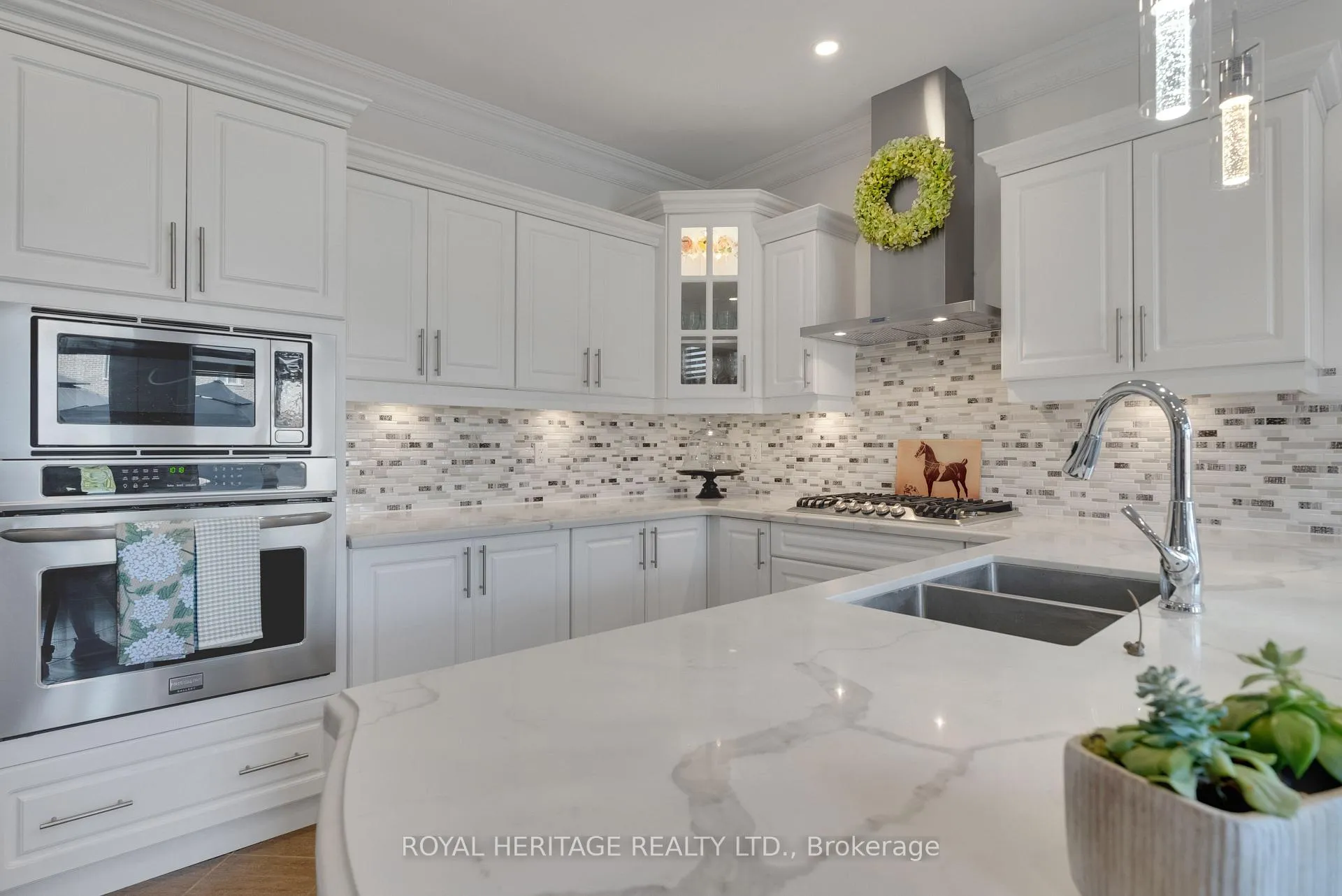 Photo 12 of 42 Grady Drive, Clarington, Newcastle — HOMEH