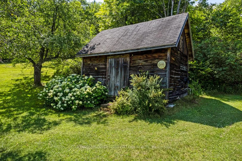 Photo 3 of 9252 Highway 511 Road, Lanark Highlands, Lanark Highlands (Darling) Twp — HOMEH