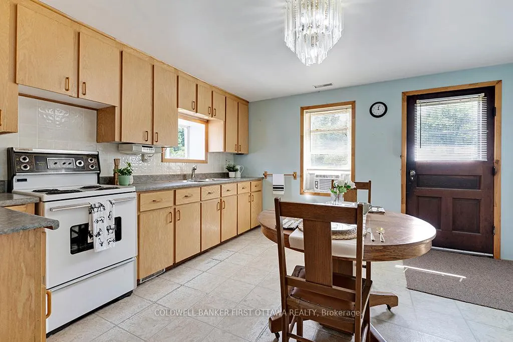 Photo 10 of 9252 Highway 511 Road, Lanark Highlands, Lanark Highlands (Darling) Twp — HOMEH