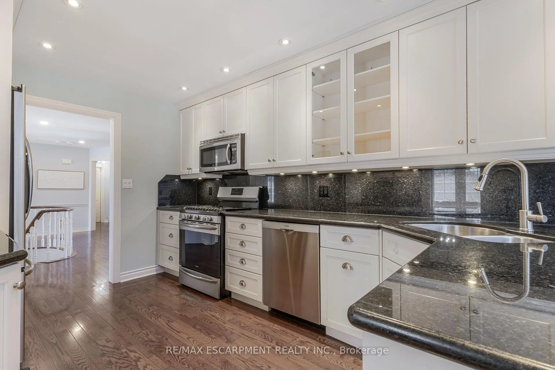 Photo 7 of 148 Briar Hill Crescent, Hamilton, Ancaster — HOMEH