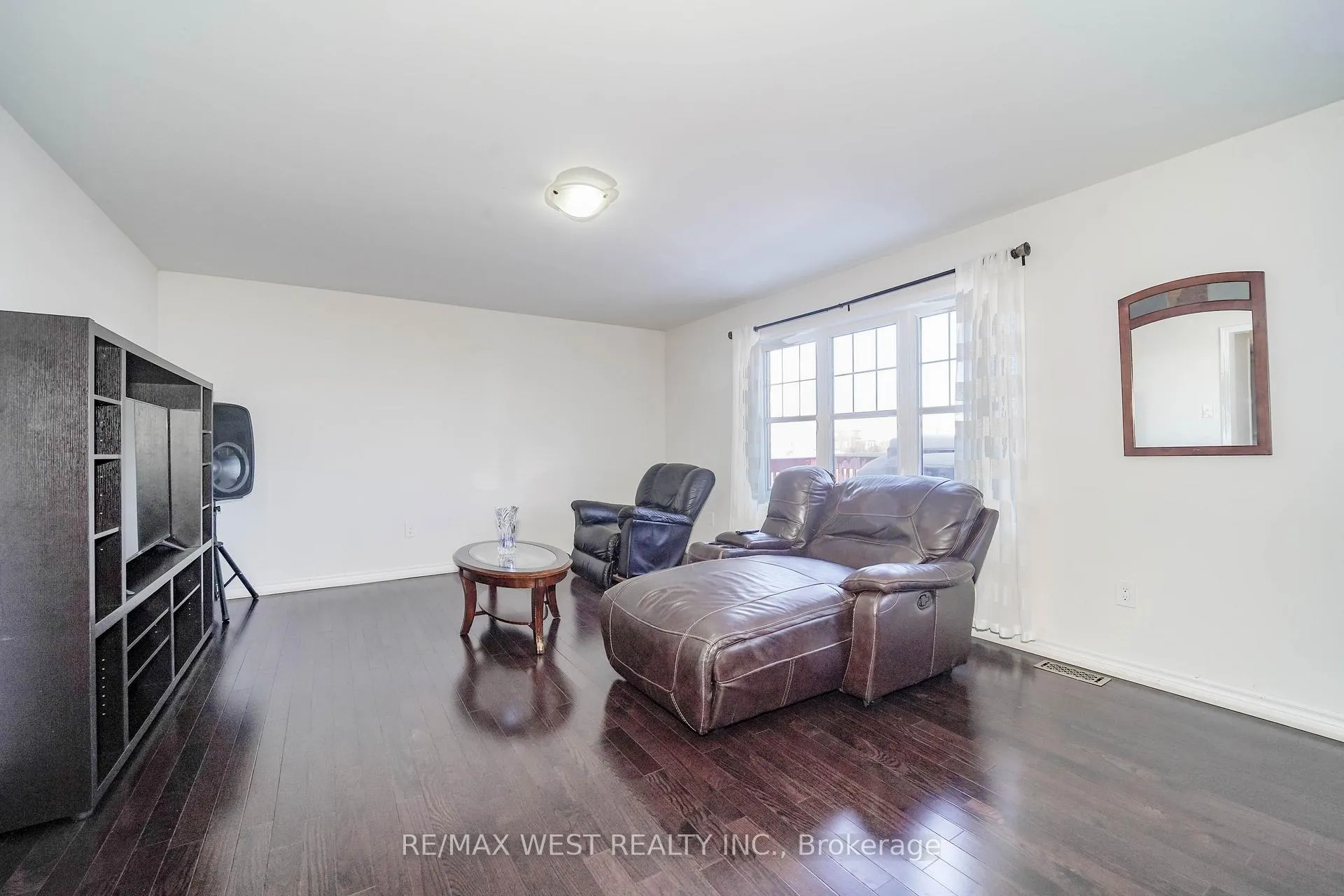 Photo 3 of 110 Tysonville Circle, Brampton, Northwest Brampton — HOMEH