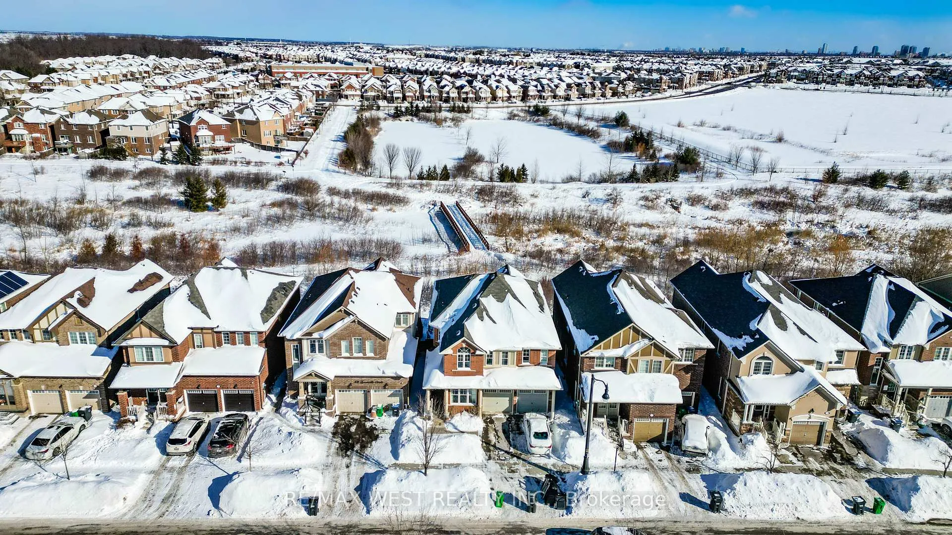 Photo 12 of 110 Tysonville Circle, Brampton, Northwest Brampton — HOMEH