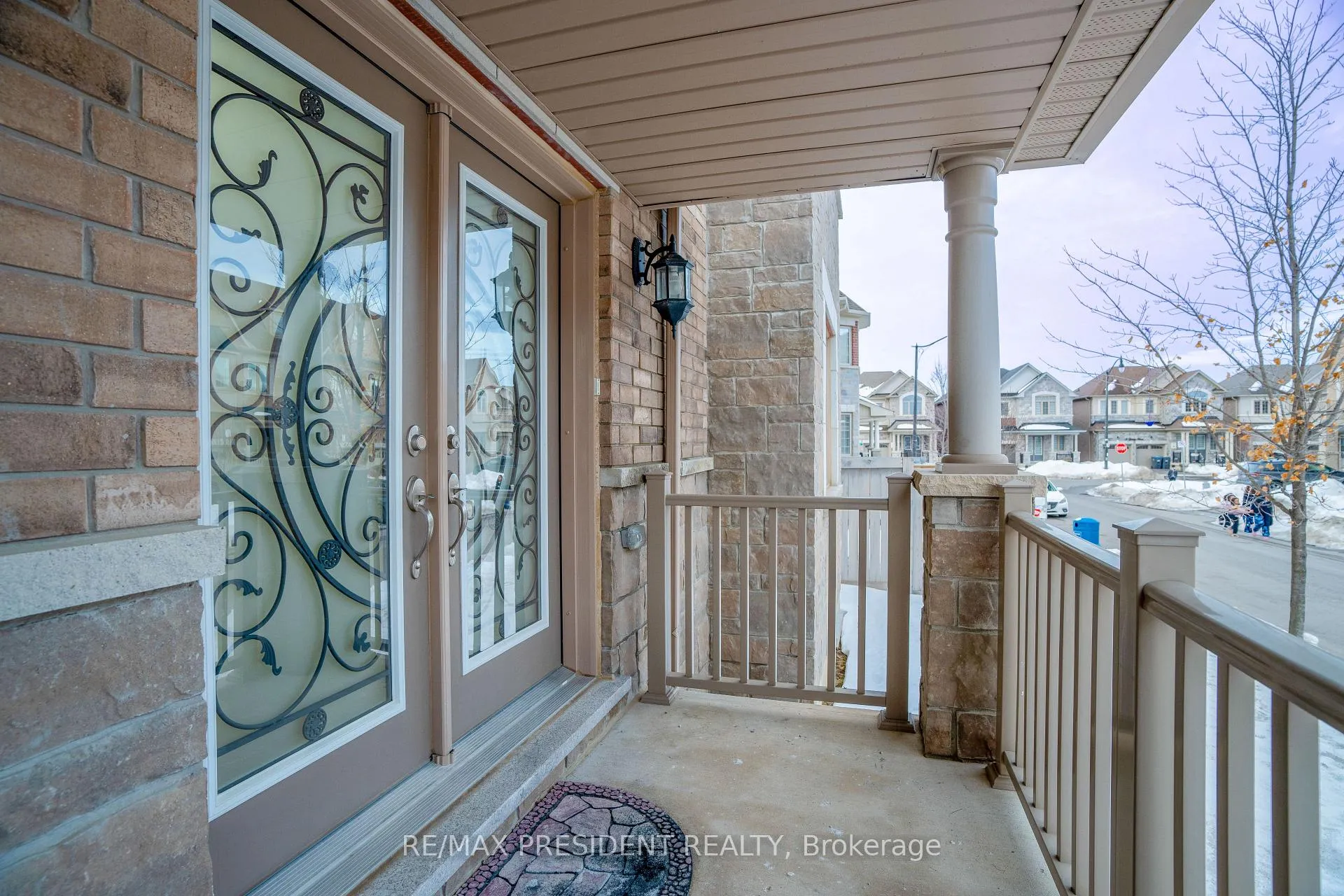 Photo 5 of 35 Yately Street, Brampton, Brampton North — HOMEH