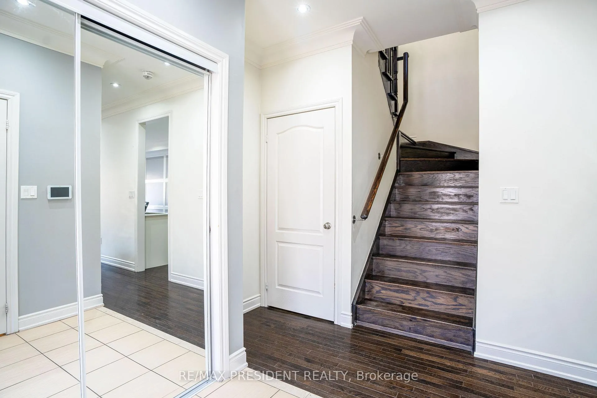 Photo 7 of 35 Yately Street, Brampton, Brampton North — HOMEH