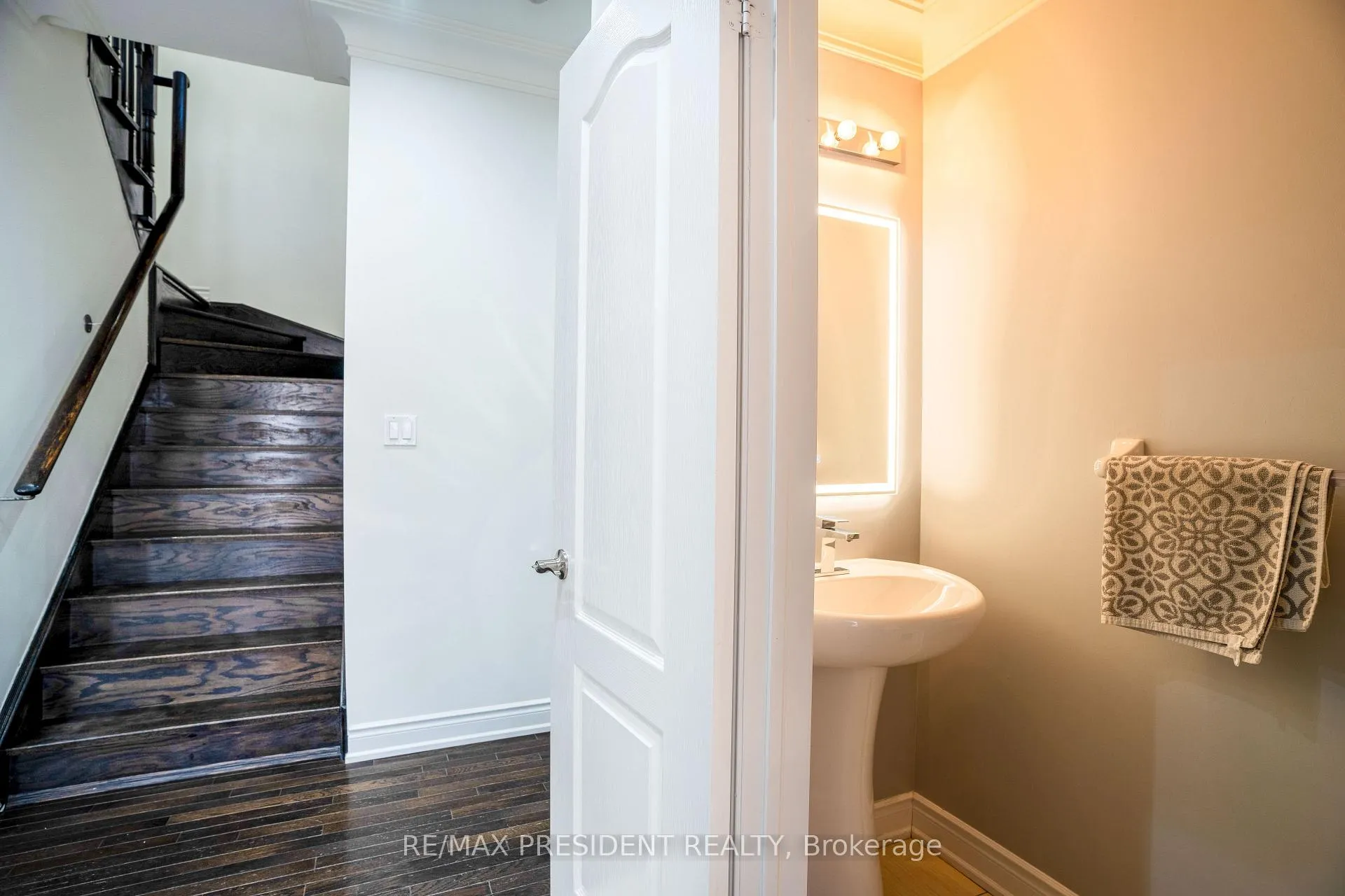 Photo 8 of 35 Yately Street, Brampton, Brampton North — HOMEH