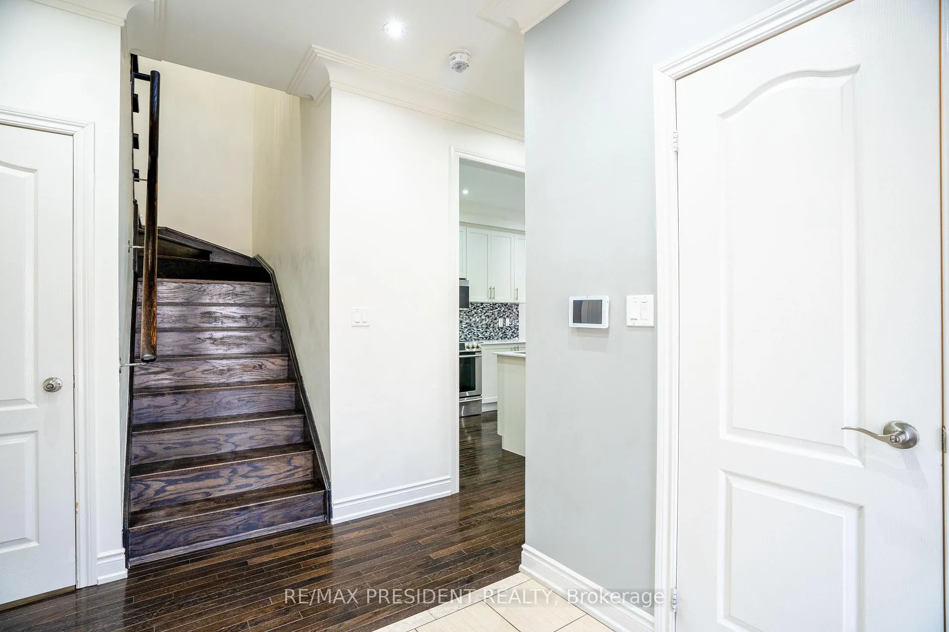 Photo 9 of 35 Yately Street, Brampton, Brampton North — HOMEH