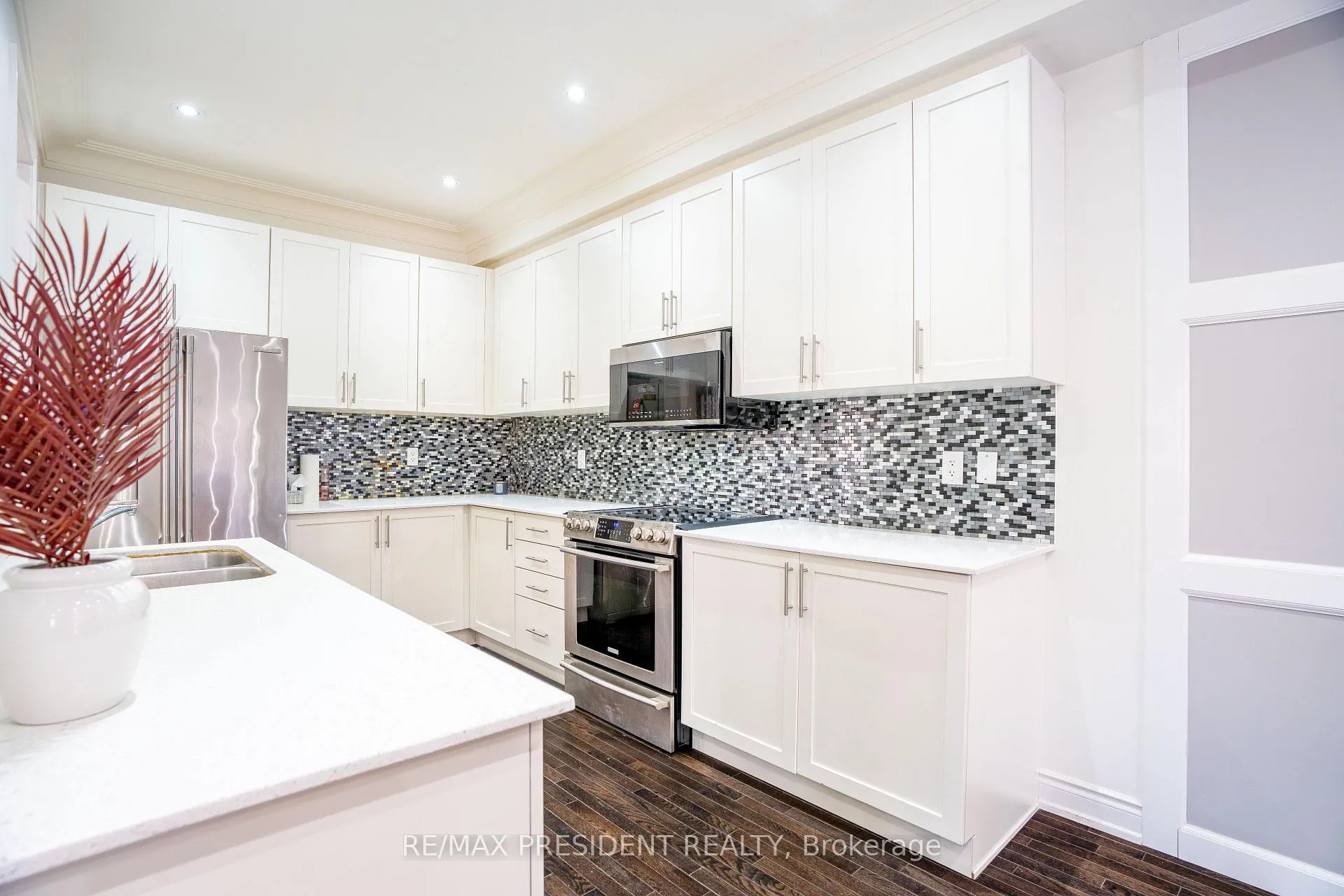 Photo 13 of 35 Yately Street, Brampton, Brampton North — HOMEH