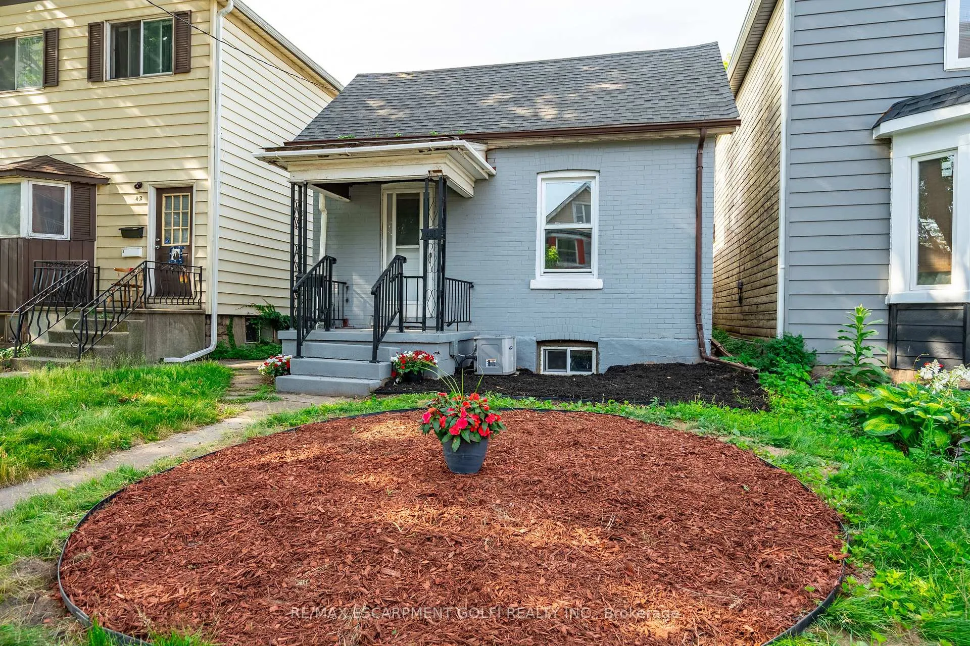 Photo 3 of 40 Aikman Avenue, Hamilton, Gibson — HOMEH