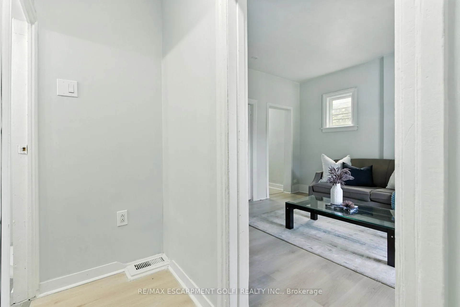 Photo 6 of 40 Aikman Avenue, Hamilton, Gibson — HOMEH