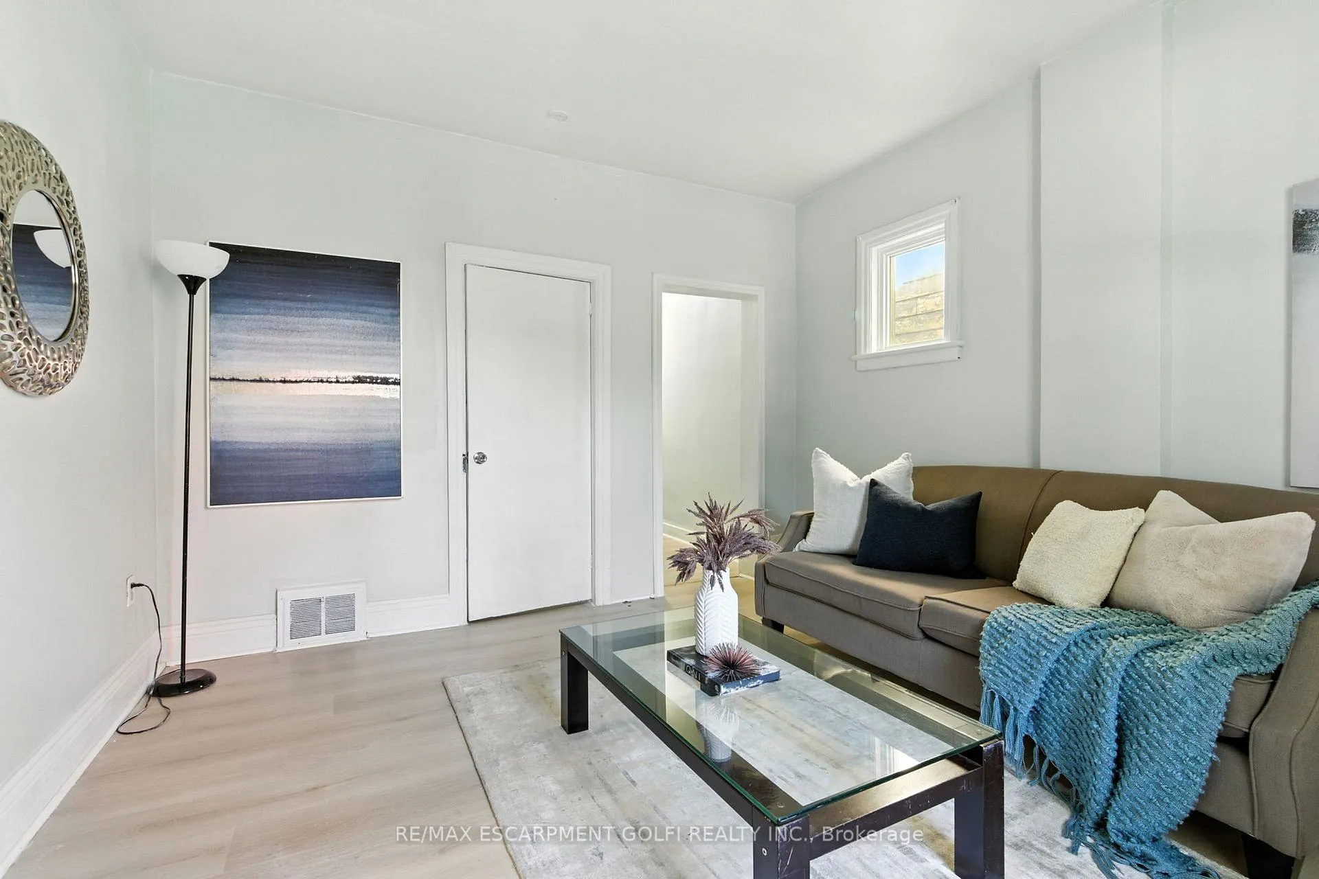 Photo 10 of 40 Aikman Avenue, Hamilton, Gibson — HOMEH