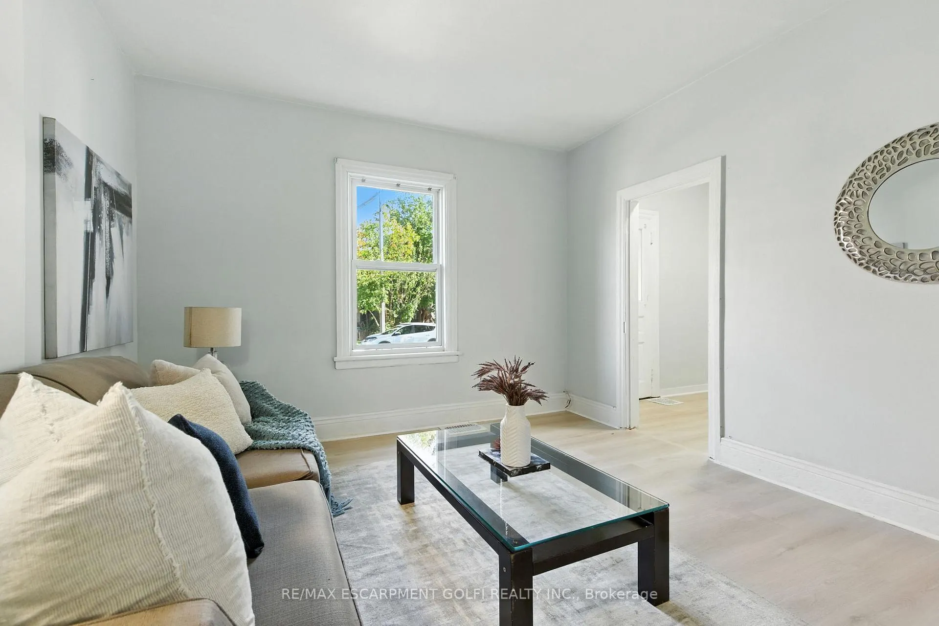 Photo 11 of 40 Aikman Avenue, Hamilton, Gibson — HOMEH