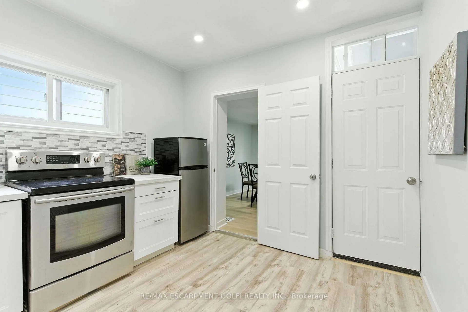 Photo 16 of 40 Aikman Avenue, Hamilton, Gibson — HOMEH