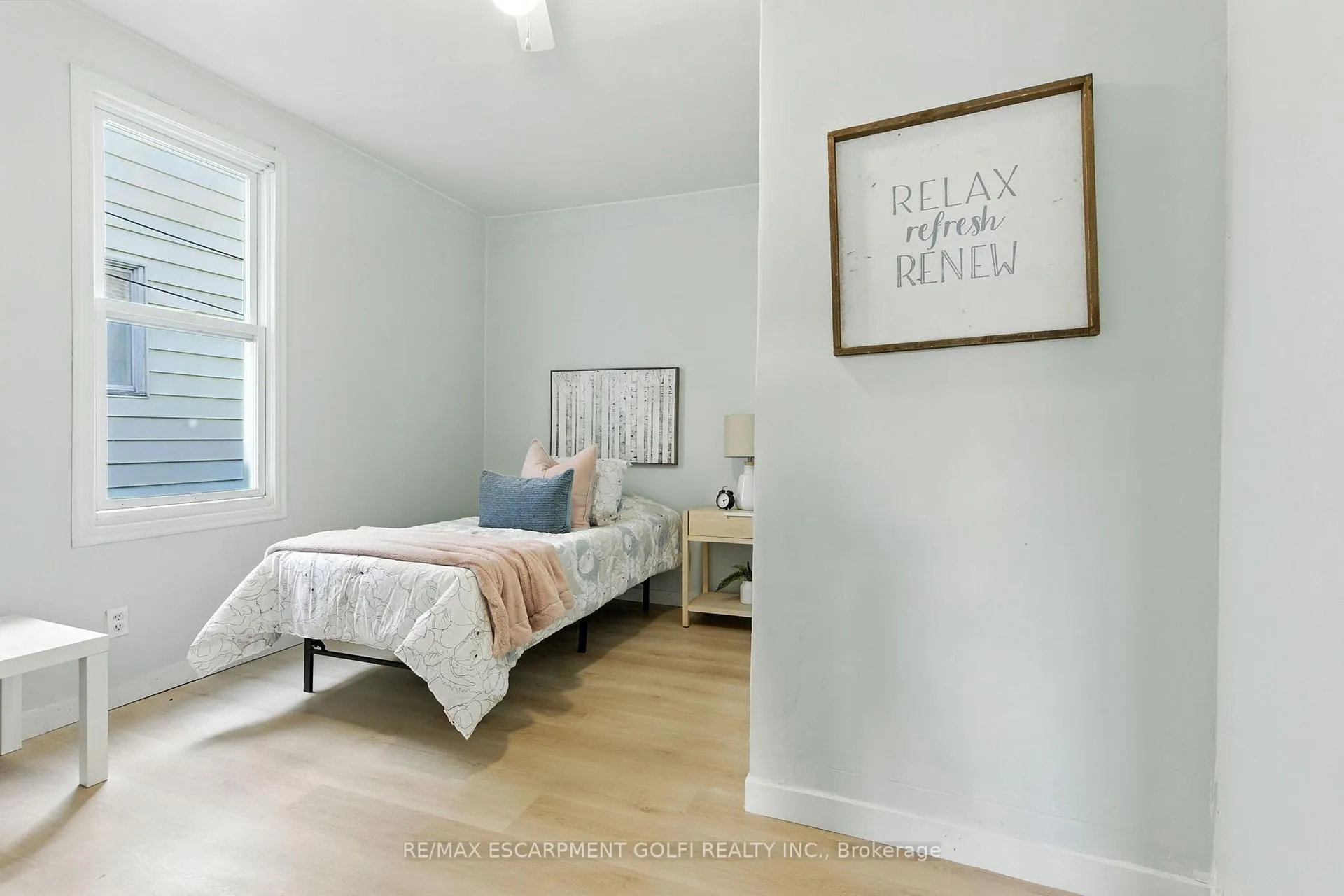 Photo 21 of 40 Aikman Avenue, Hamilton, Gibson — HOMEH
