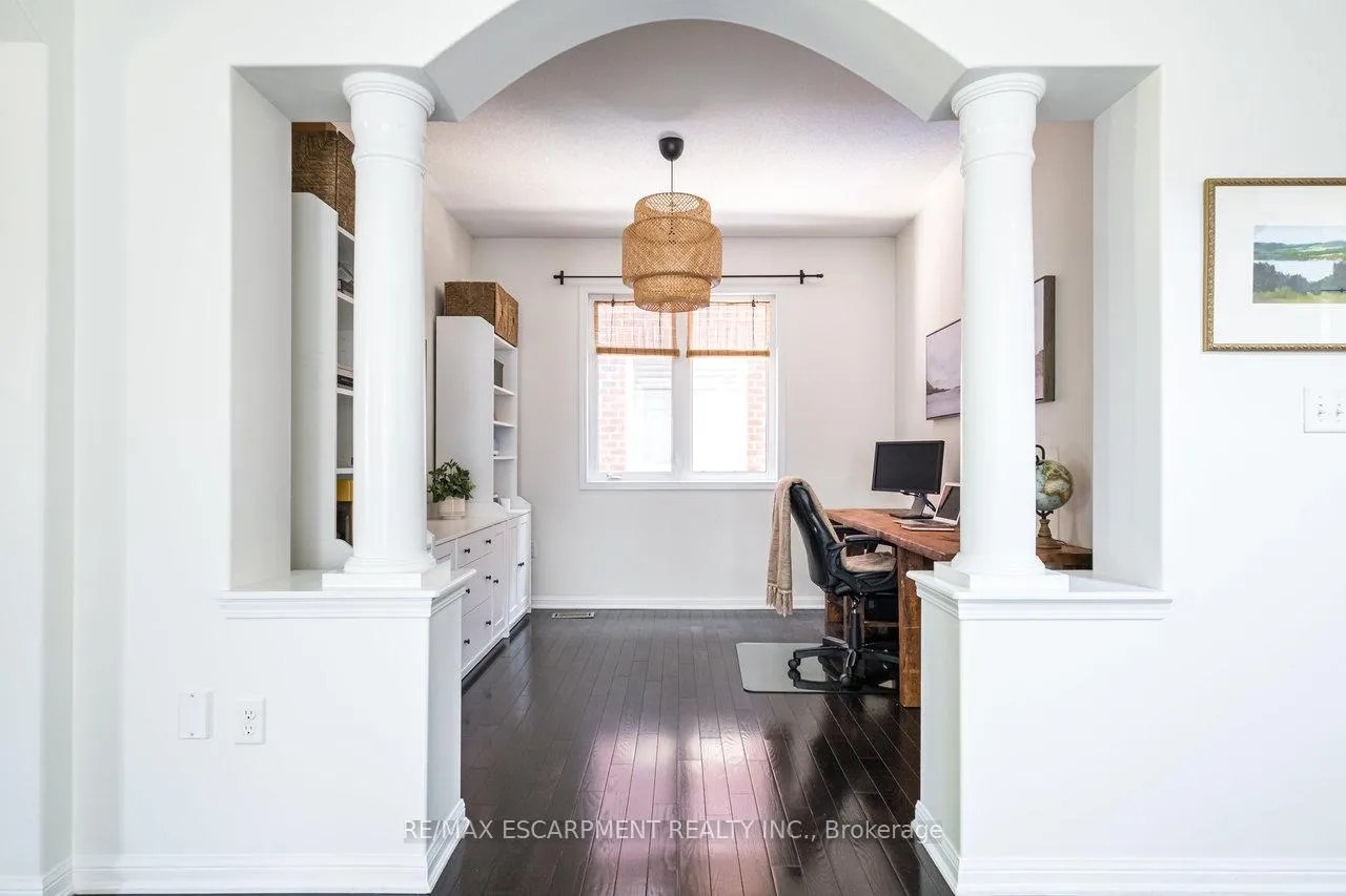 Photo 9 of 120 Peer Court, Hamilton, Meadowlands — HOMEH