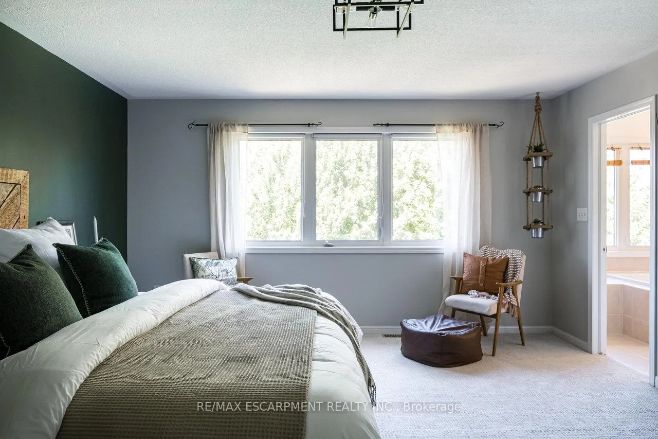 Photo 32 of 120 Peer Court, Hamilton, Meadowlands — HOMEH