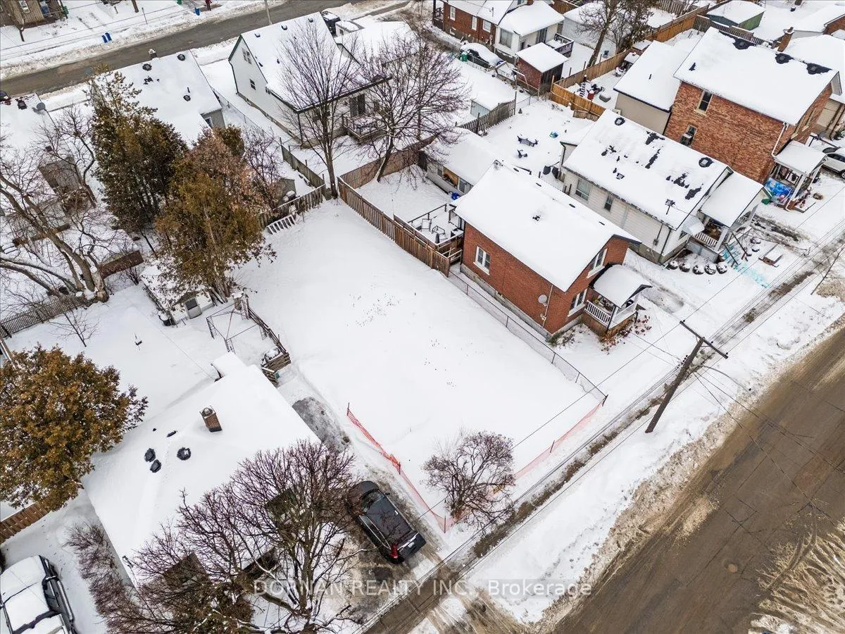 Photo 3 of 434 Edison Avenue, Peterborough, Otonabee Ward 1 — HOMEH