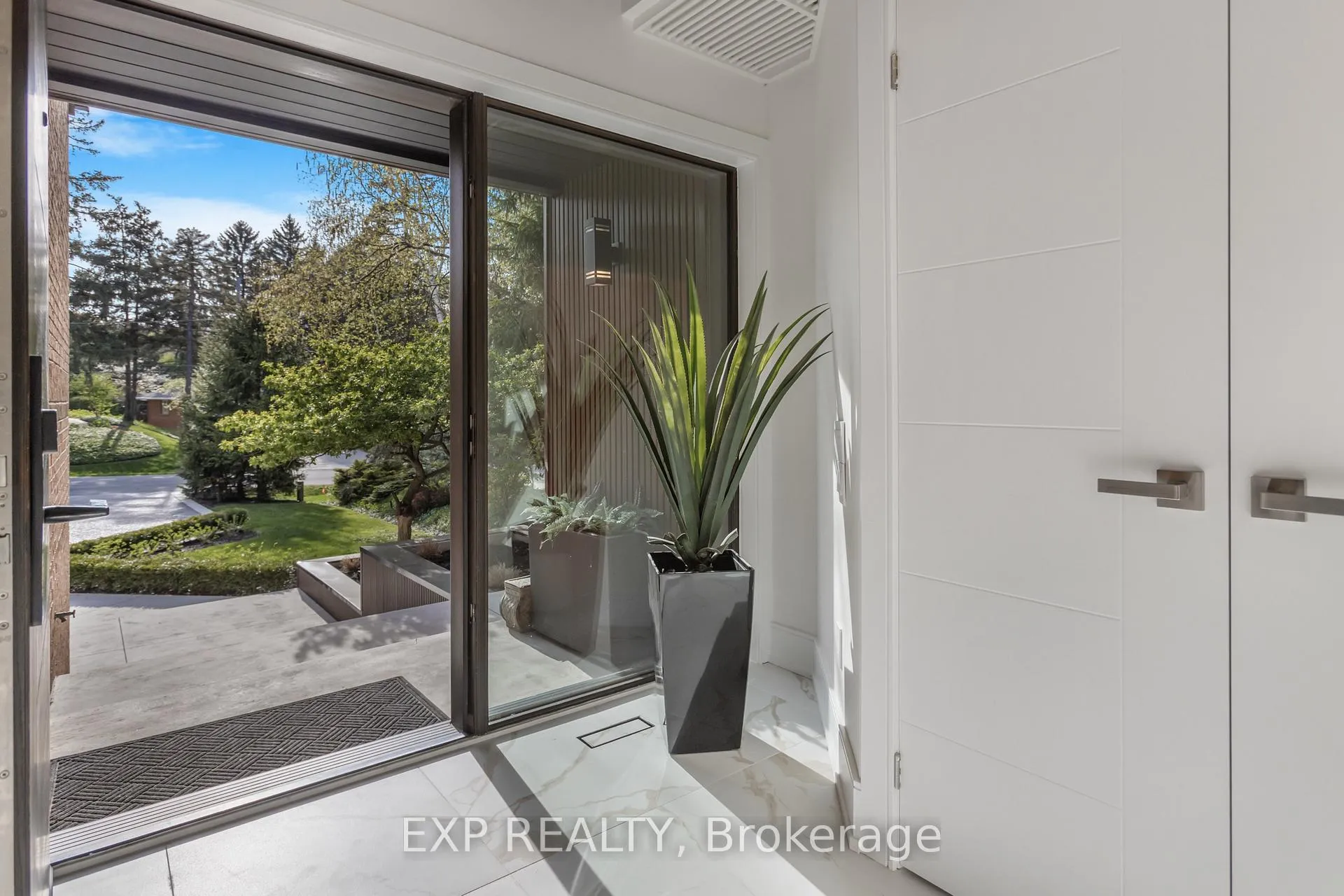 Photo 2 of 75 Reding Road, Hamilton, Ancaster — HOMEH