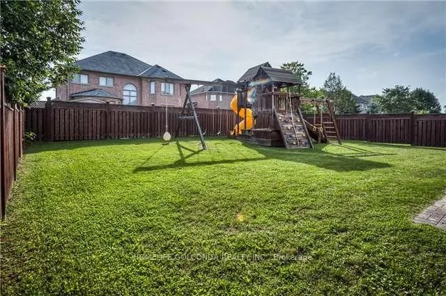 Photo 36 of 34 Odessa Crescent, Markham, Cachet — HOMEH