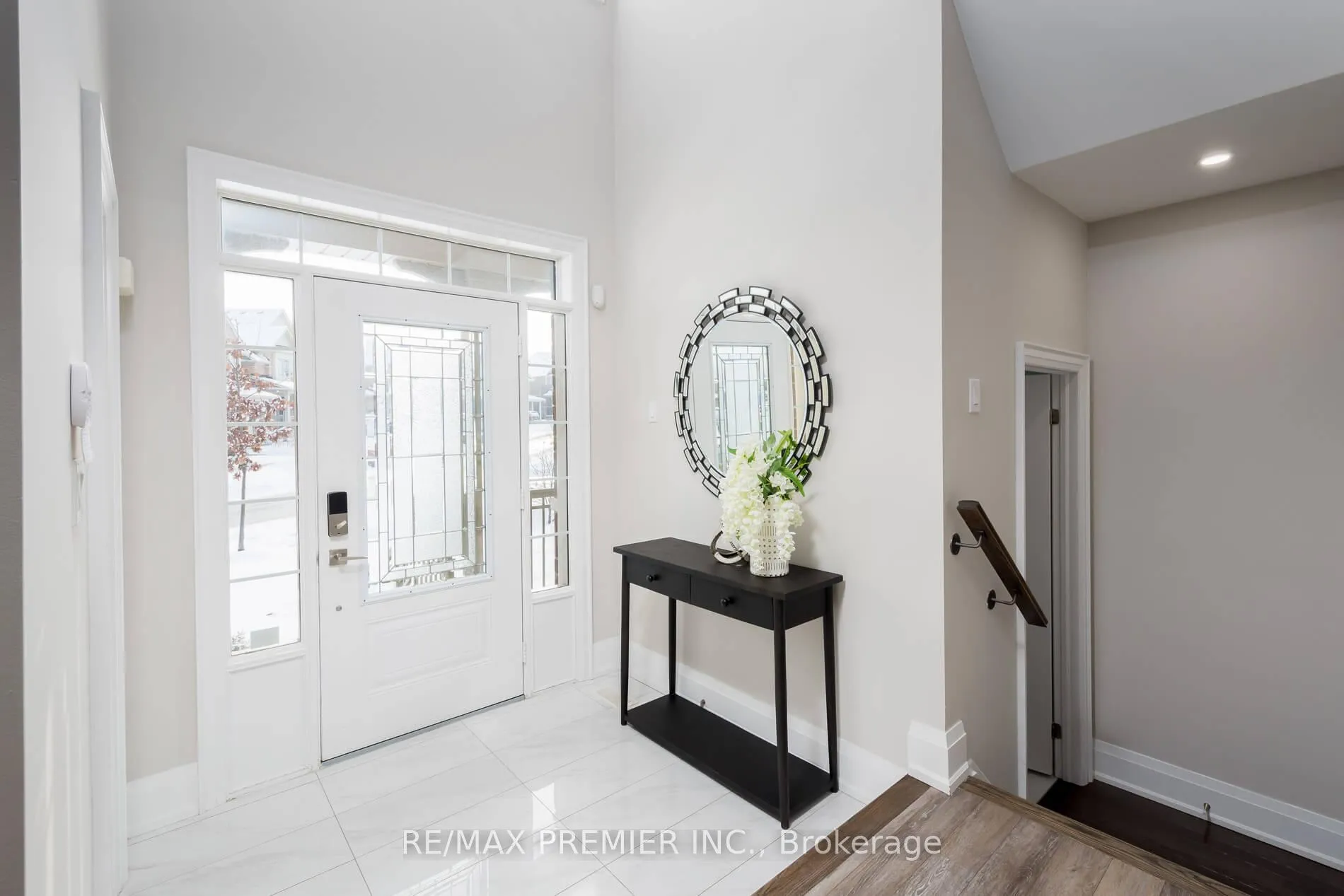 Photo 3 of 32 Pridham Place, New Tecumseth, Tottenham — HOMEH