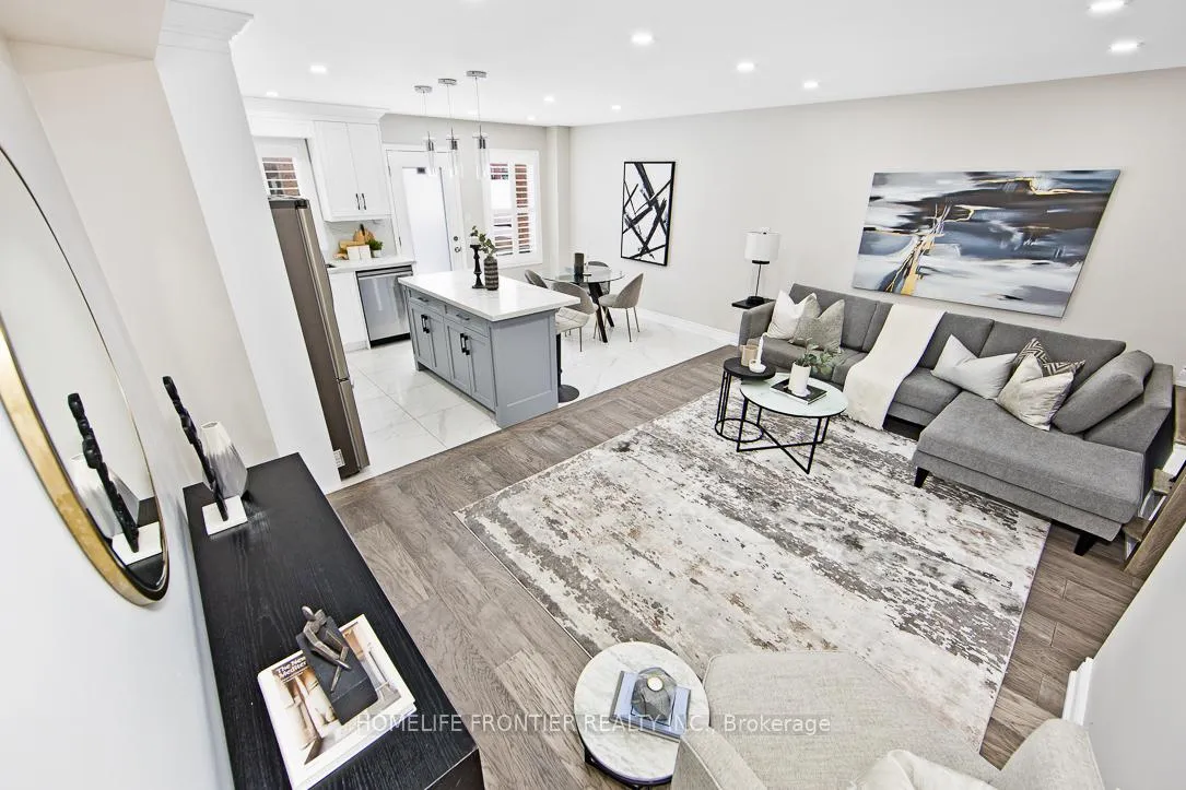Photo 3 of 3 Coranto Way, Vaughan, Vellore Village — HOMEH