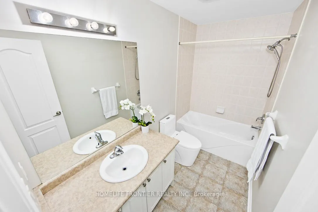 Photo 11 of 3 Coranto Way, Vaughan, Vellore Village — HOMEH